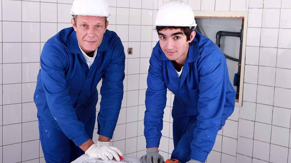 Plumber apprentice with his supervisor